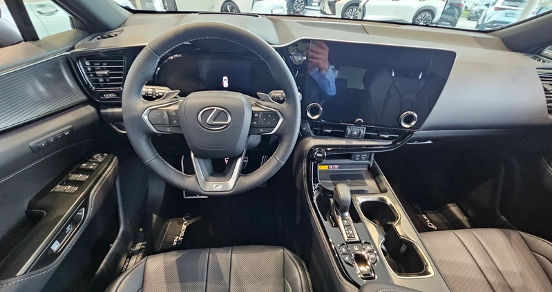 Lexus NX cena 322600 przebieg: 5, rok produkcji 2023 z Ulanów małe 211